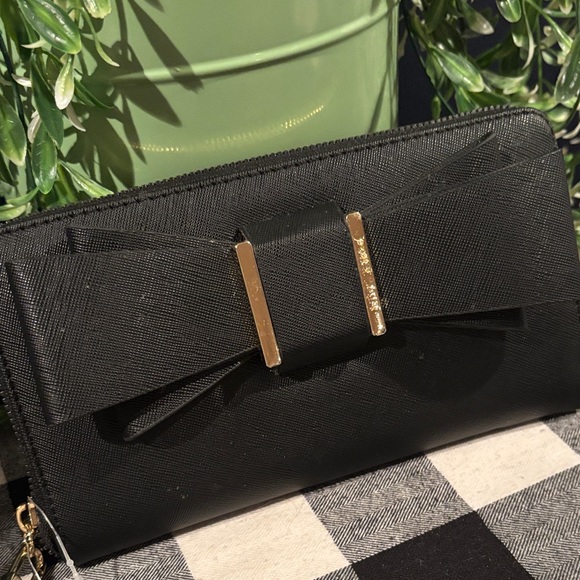 Betsey Johnson Black Bow Accent Wristlet Wallet - Picture 6 of 6